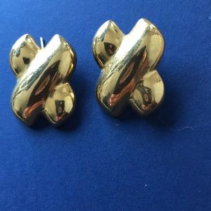 Gold pierced earrings